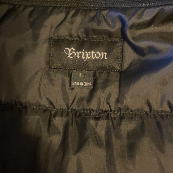 Selling a men’s large “ Brixton “ denim jacket , in new condition . Grey black. - Picture 4 of 4